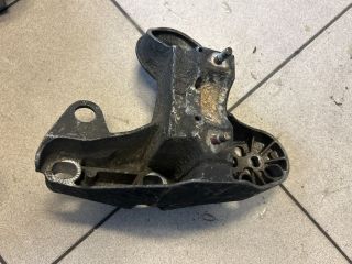 bontott AUDI A4 B6 Motor Tartó Bak (Pozíciófüggetlen)