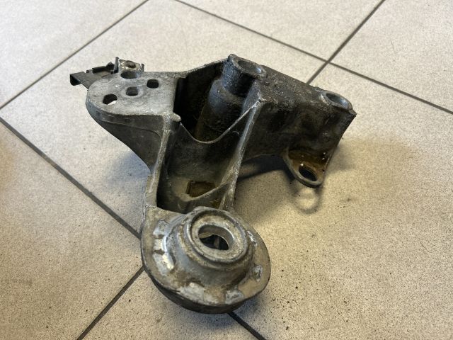 bontott AUDI A4 B6 Motor Tartó Bak (Pozíciófüggetlen)