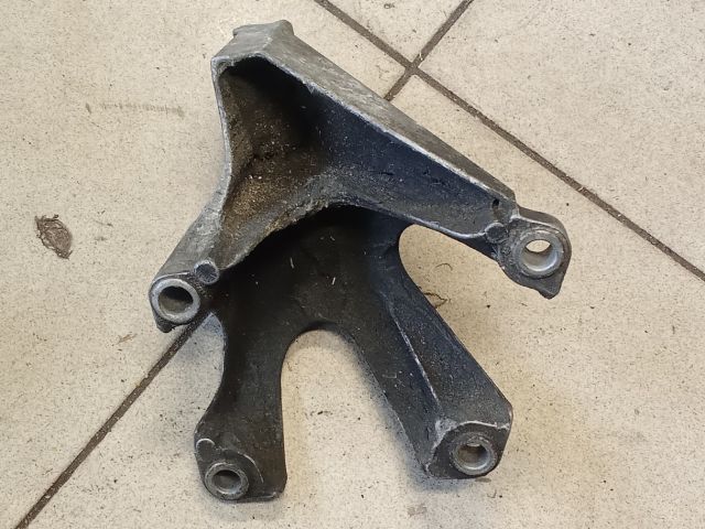 bontott AUDI A4 B6 Motor Tartó Bak (Pozíciófüggetlen)