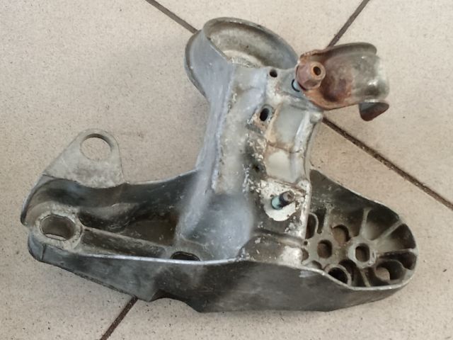 bontott AUDI A4 B6 Motor Tartó Bak (Pozíciófüggetlen)