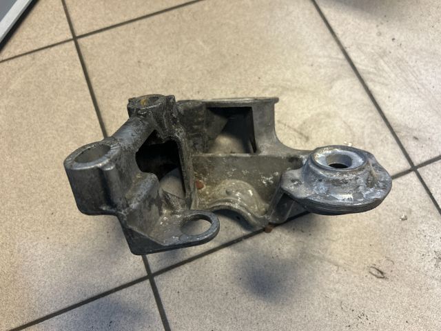 bontott AUDI A4 B6 Motor Tartó Bak (Pozíciófüggetlen)