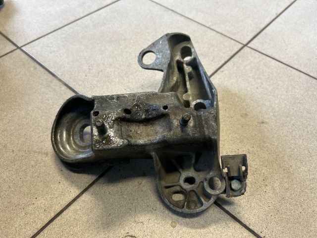 bontott AUDI A4 B6 Motor Tartó Bak (Pozíciófüggetlen)