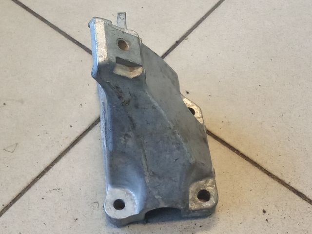 bontott AUDI A4 B6 Motor Tartó Bak (Pozíciófüggetlen)