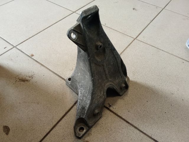 bontott AUDI A4 B6 Motor Tartó Bak (Pozíciófüggetlen)