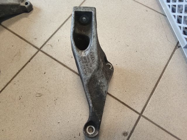 bontott AUDI A4 B6 Motor Tartó Bak (Pozíciófüggetlen)