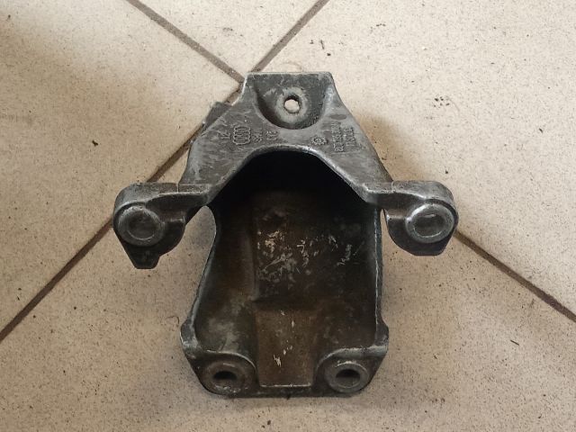 bontott AUDI A4 B6 Motor Tartó Bak (Pozíciófüggetlen)