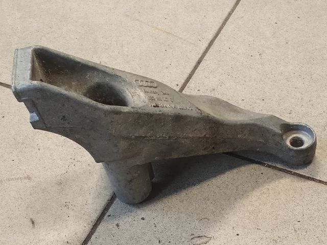 bontott AUDI A4 B6 Motor Tartó Bak (Pozíciófüggetlen)