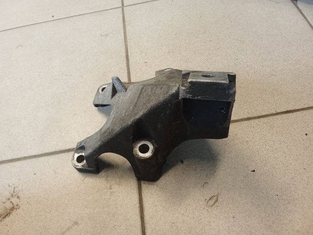 bontott AUDI A4 B6 Motor Tartó Bak (Pozíciófüggetlen)