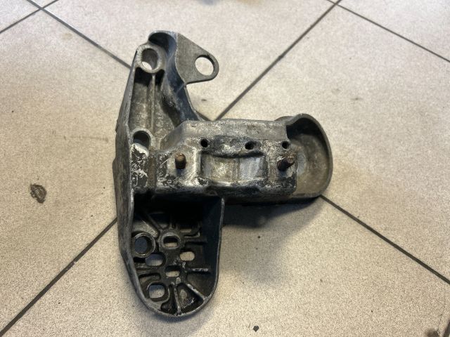bontott AUDI A4 B6 Motor Tartó Bak (Pozíciófüggetlen)