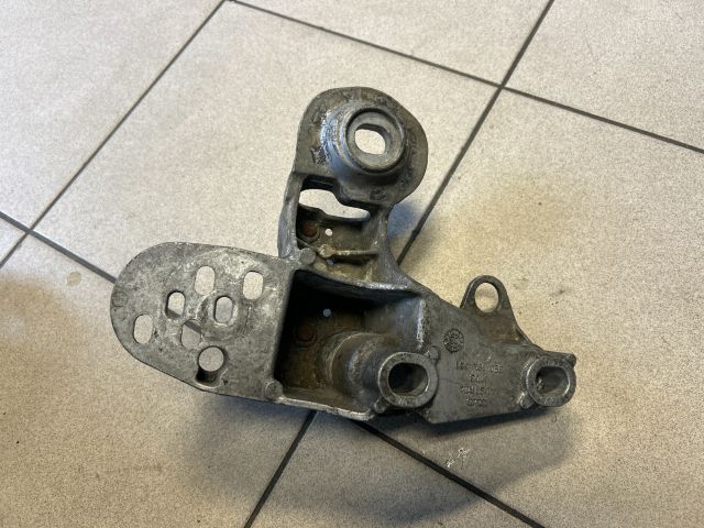 bontott AUDI A4 B6 Motor Tartó Bak (Pozíciófüggetlen)