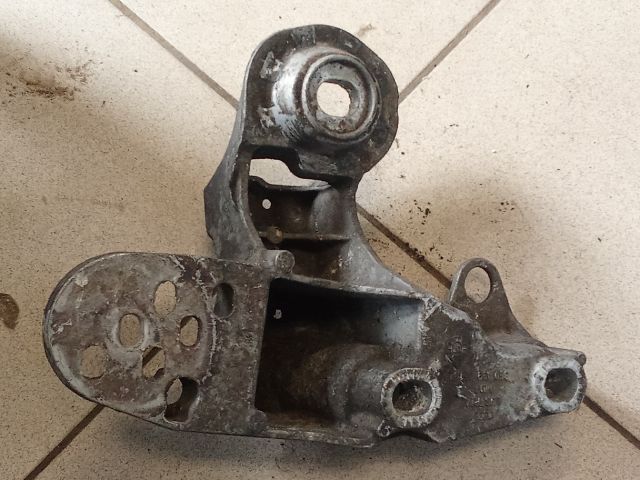 bontott AUDI A4 B6 Motor Tartó Bak (Pozíciófüggetlen)