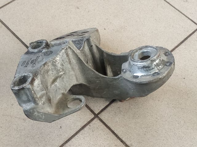 bontott AUDI A4 B6 Motor Tartó Bak (Pozíciófüggetlen)