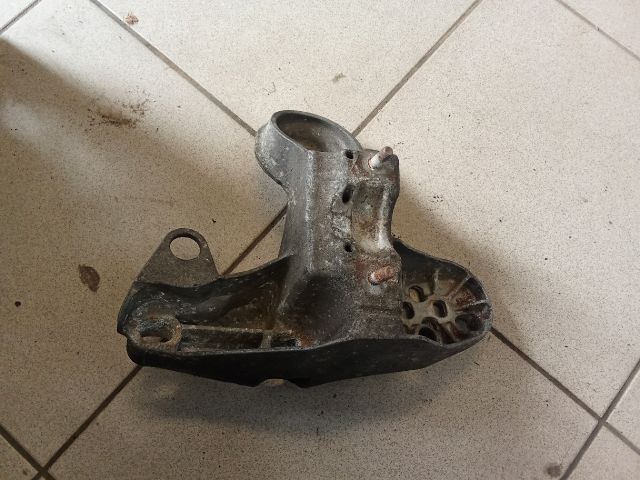 bontott AUDI A4 B6 Motor Tartó Bak (Pozíciófüggetlen)