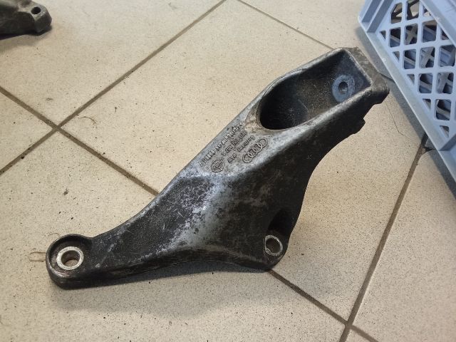 bontott AUDI A4 B6 Motor Tartó Bak (Pozíciófüggetlen)