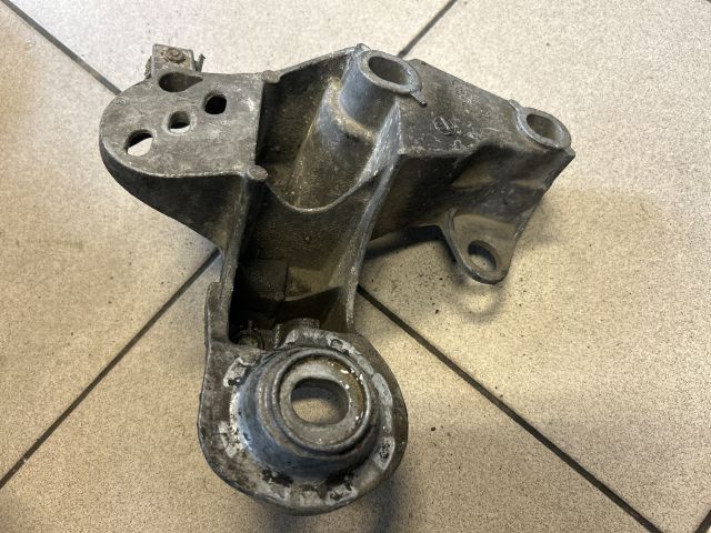 bontott AUDI A4 B6 Motor Tartó Bak (Pozíciófüggetlen)
