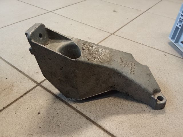 bontott AUDI A4 B6 Motor Tartó Bak (Pozíciófüggetlen)