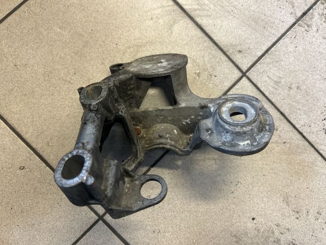 bontott AUDI A4 B6 Motor Tartó Bak (Pozíciófüggetlen)