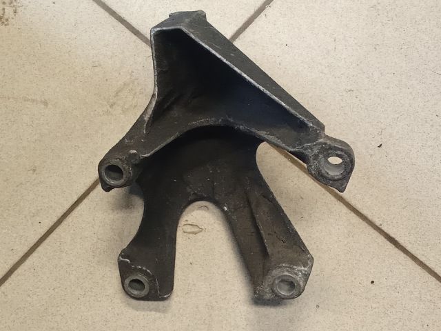 bontott AUDI A4 B6 Motor Tartó Bak (Pozíciófüggetlen)