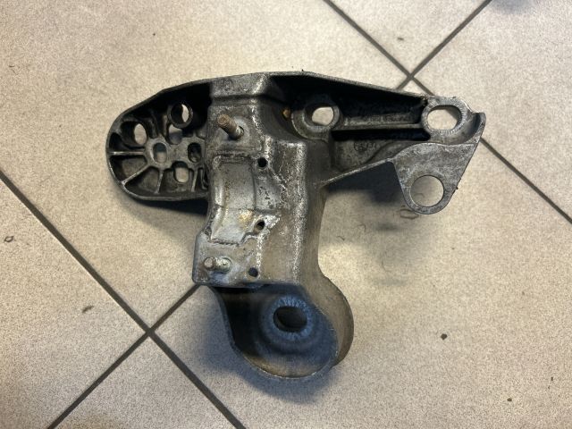 bontott AUDI A4 B6 Motor Tartó Bak (Pozíciófüggetlen)