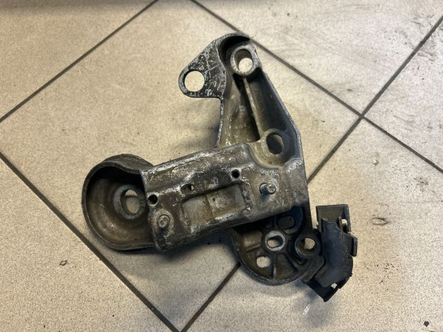 bontott AUDI A4 B6 Motor Tartó Bak (Pozíciófüggetlen)