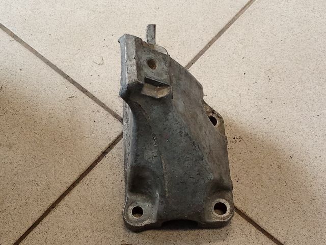 bontott AUDI A4 B6 Motor Tartó Bak (Pozíciófüggetlen)