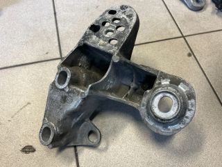 bontott AUDI A4 B6 Motor Tartó Bak (Pozíciófüggetlen)