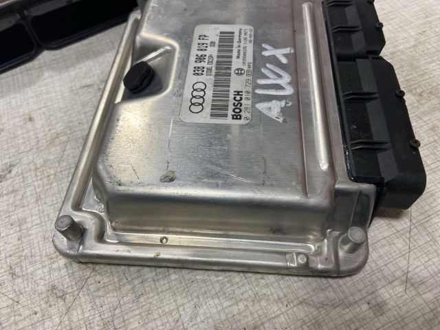 bontott AUDI A4 B6 Motorvezérlő