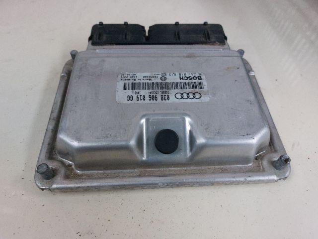 bontott AUDI A4 B6 Motorvezérlő