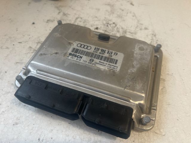 bontott AUDI A4 B6 Motorvezérlő