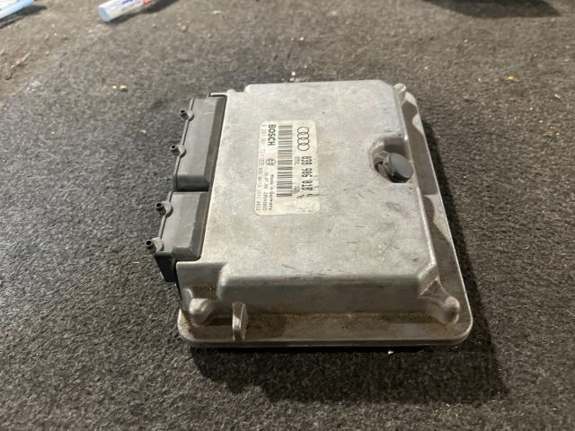bontott AUDI A4 B6 Motorvezérlő