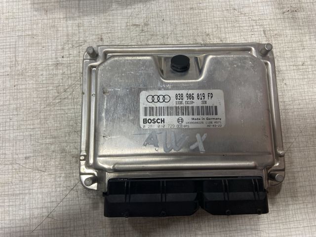 bontott AUDI A4 B6 Motorvezérlő