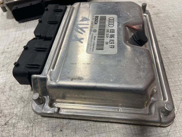 bontott AUDI A4 B6 Motorvezérlő