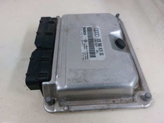 bontott AUDI A4 B6 Motorvezérlő