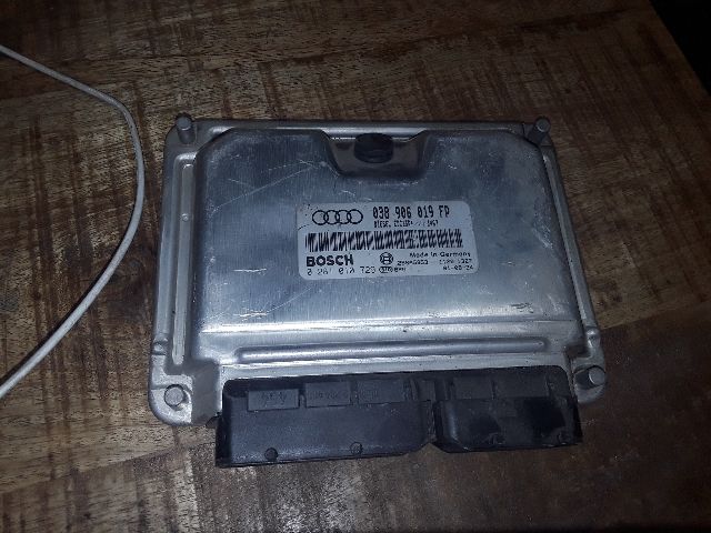 bontott AUDI A4 B6 Motorvezérlő