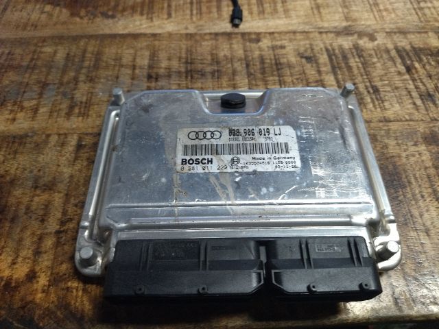 bontott AUDI A4 B6 Motorvezérlő
