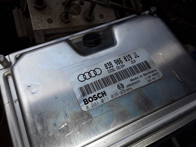 bontott AUDI A4 B6 Motorvezérlő