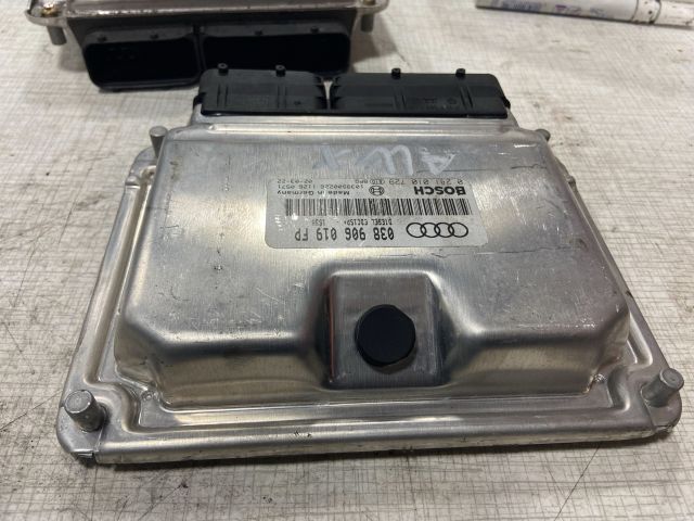 bontott AUDI A4 B6 Motorvezérlő