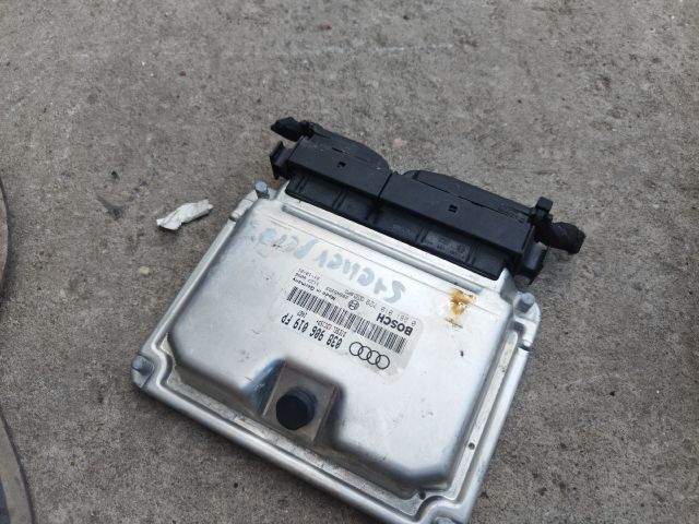 bontott AUDI A4 B6 Motorvezérlő