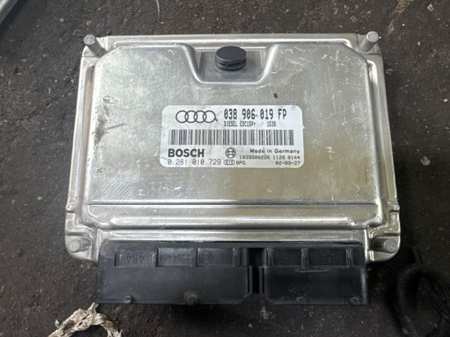 bontott AUDI A4 B6 Motorvezérlő