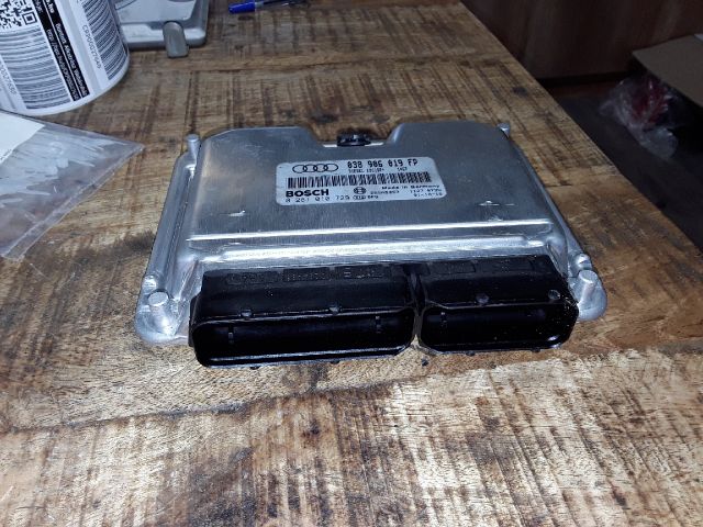 bontott AUDI A4 B6 Motorvezérlő