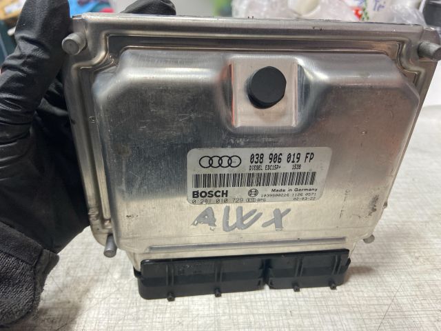 bontott AUDI A4 B6 Motorvezérlő