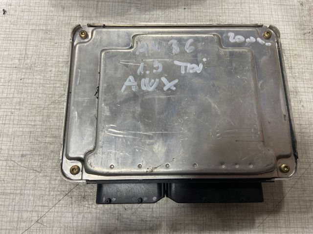 bontott AUDI A4 B6 Motorvezérlő