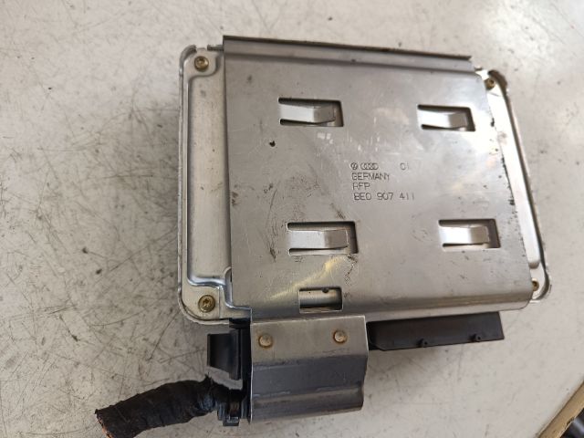 bontott AUDI A4 B6 Motorvezérlő