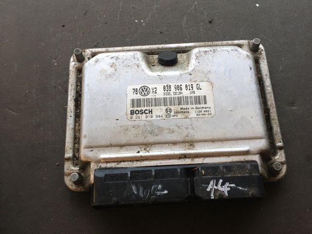 bontott AUDI A4 B6 Motorvezérlő