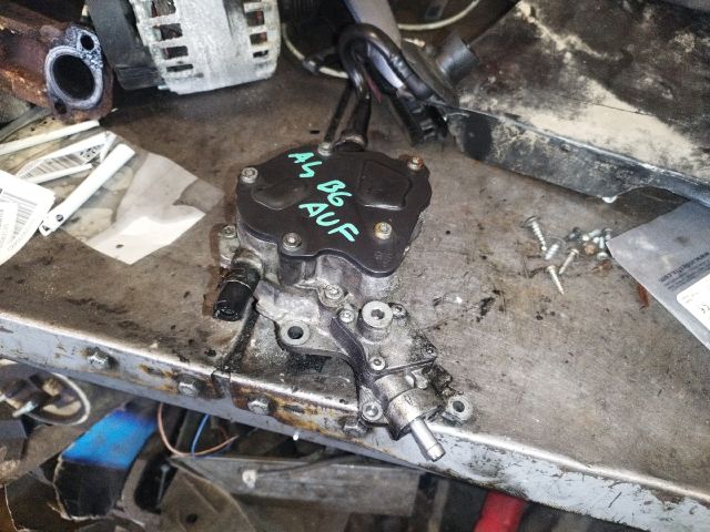 bontott AUDI A4 B6 Vákumpumpa