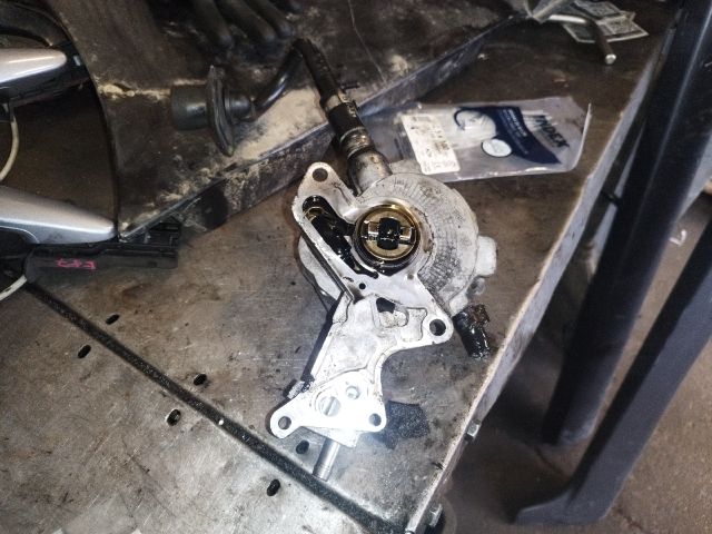 bontott AUDI A4 B6 Vákumpumpa