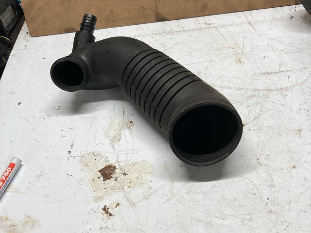 bontott AUDI A4 B6 Szívó Cső