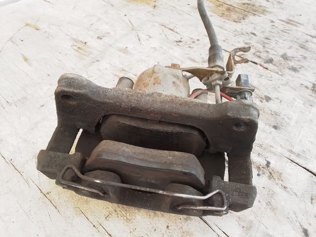 bontott AUDI A4 B6 Bal első Féknyereg Munkahengerrel