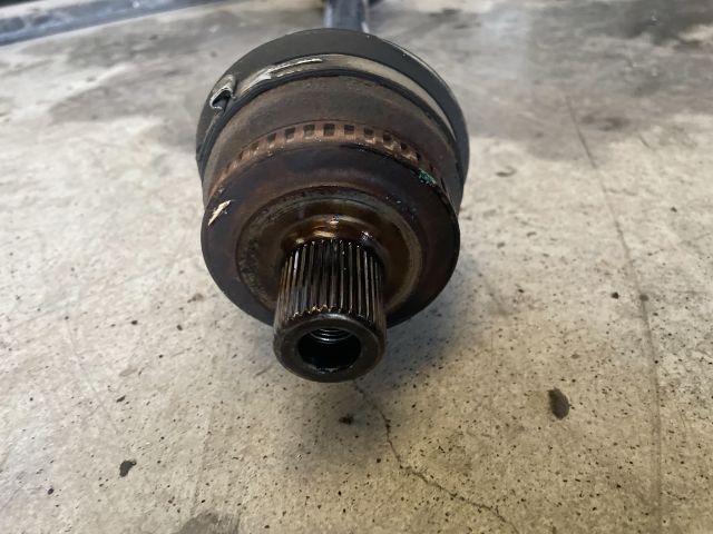 bontott AUDI A4 B6 Bal Féltengely