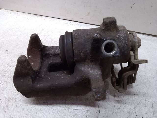 bontott AUDI A4 B6 Bal hátsó Féknyereg Munkahengerrel